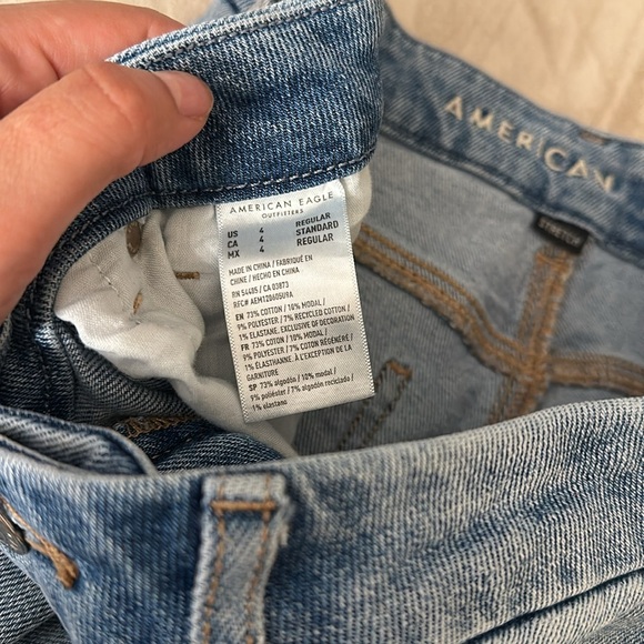 AE Stretch Curvy Super High-Waisted Baggy Straight Jean Size 4 - Picture 3 of 5